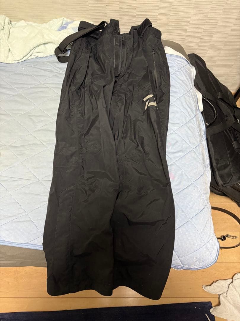 ダイワ フィッシングスーツ Lサイズ ブラック/レッド