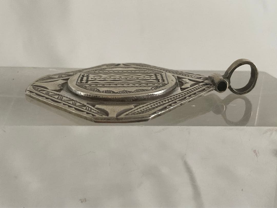 ☆ヴィンテージ！モロッコ「トゥアレグ族 銀細工」ペンダントヘッド/手彫り③