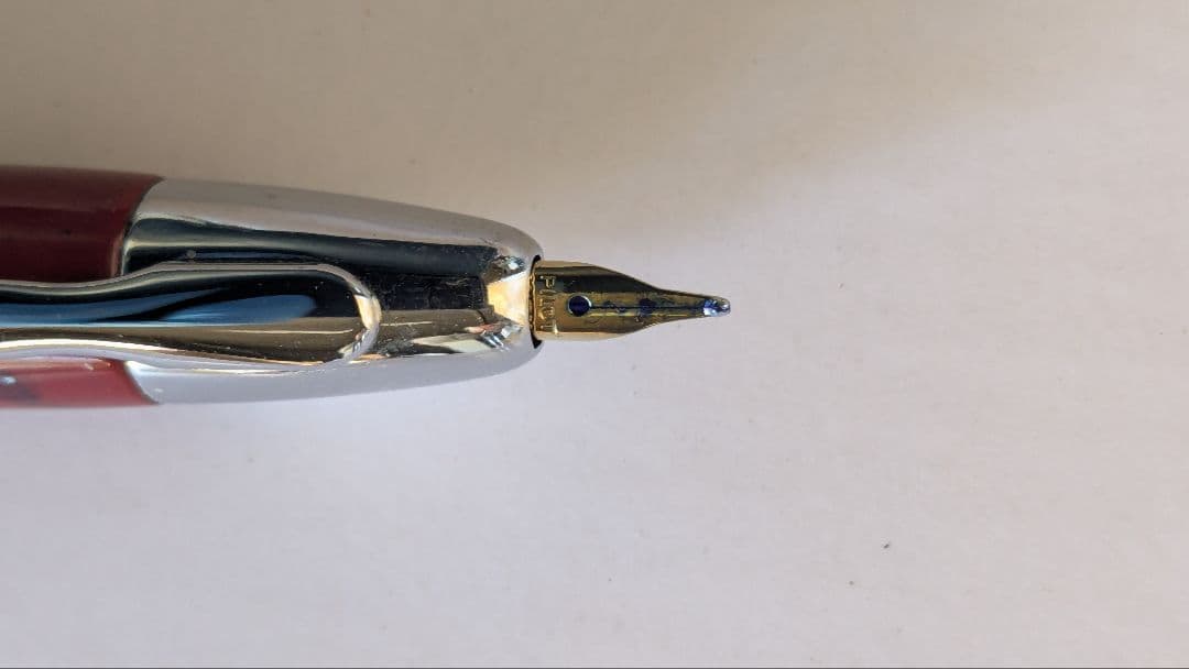 PILOT 赤 万年筆 キャップレス　ペン先18k