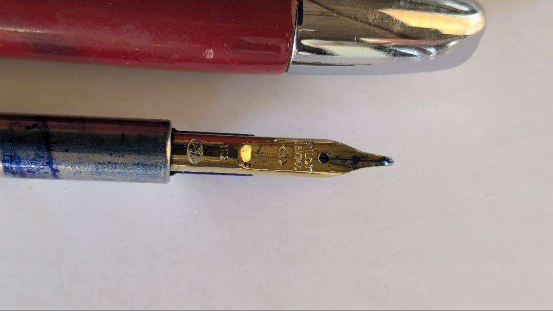 PILOT 赤 万年筆 キャップレス　ペン先18k