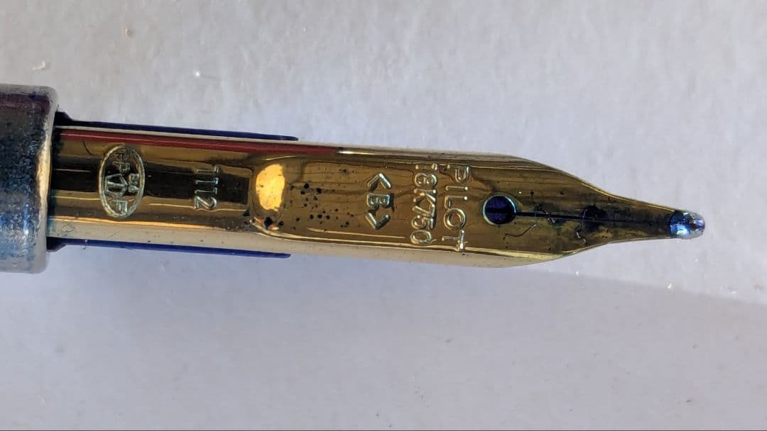 PILOT 赤 万年筆 キャップレス　ペン先18k