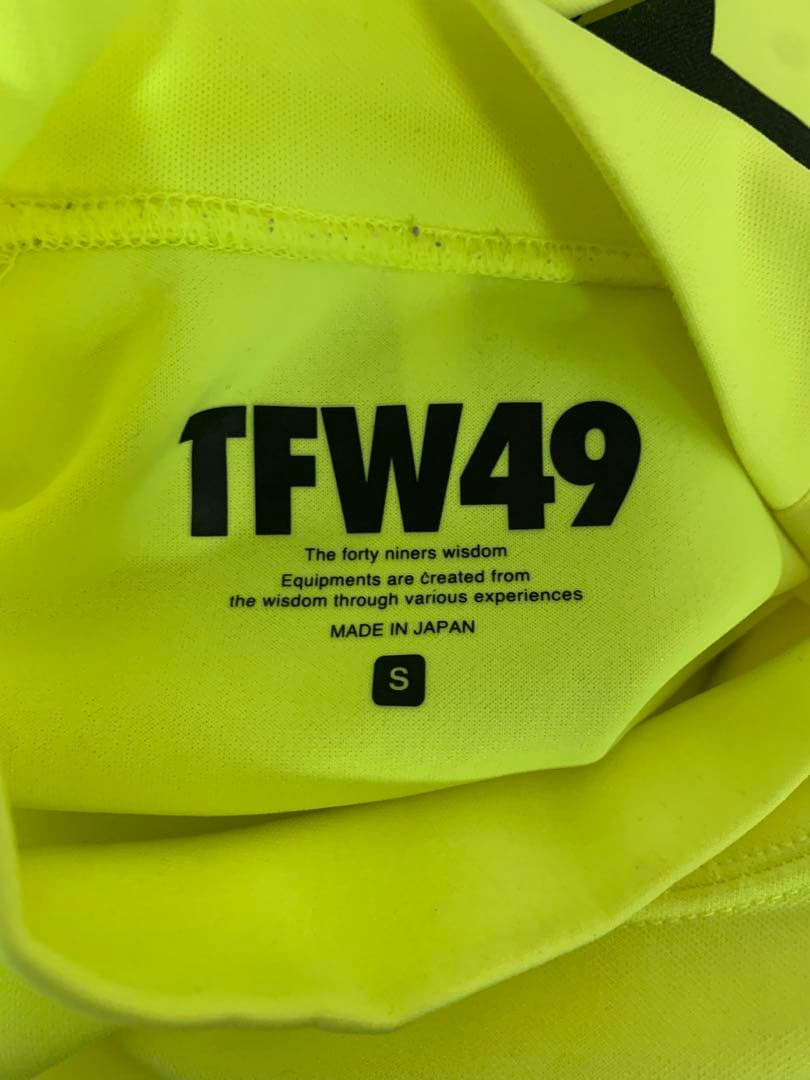 TFW49 モックネック　蛍光イエロー シャツ S