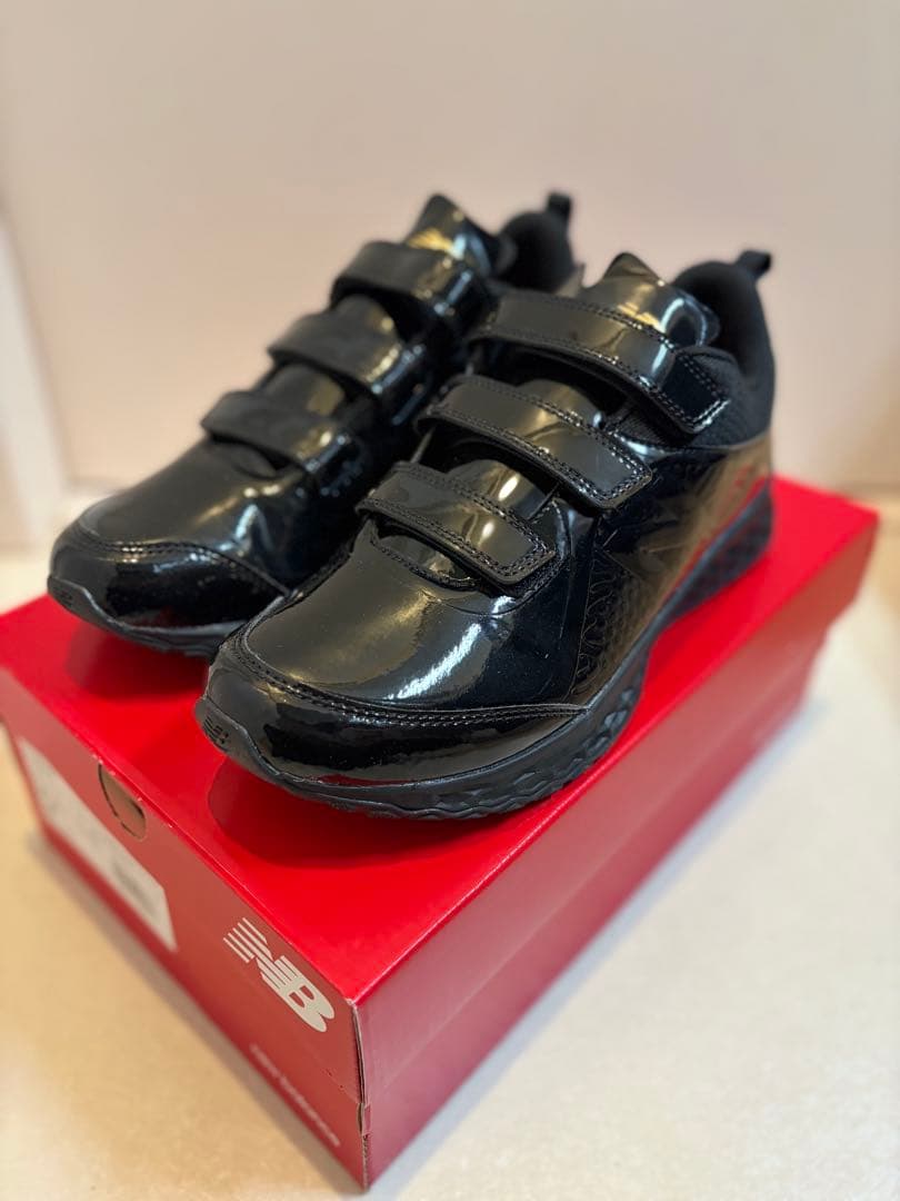 【新品未使用】ニューバランスTJ80 AK2 トレーニングシューズ　黒　光沢