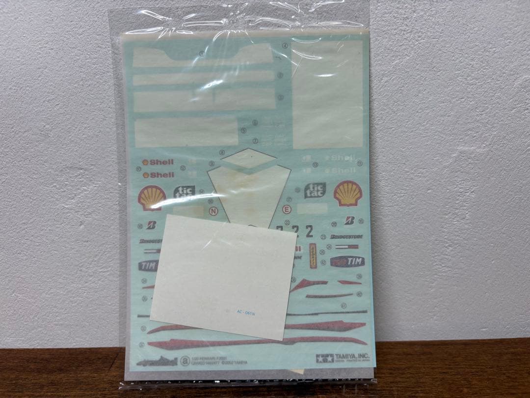 タミヤ 1/20 フェラーリ F2001 マルボロデカール、カーボンデカール付き