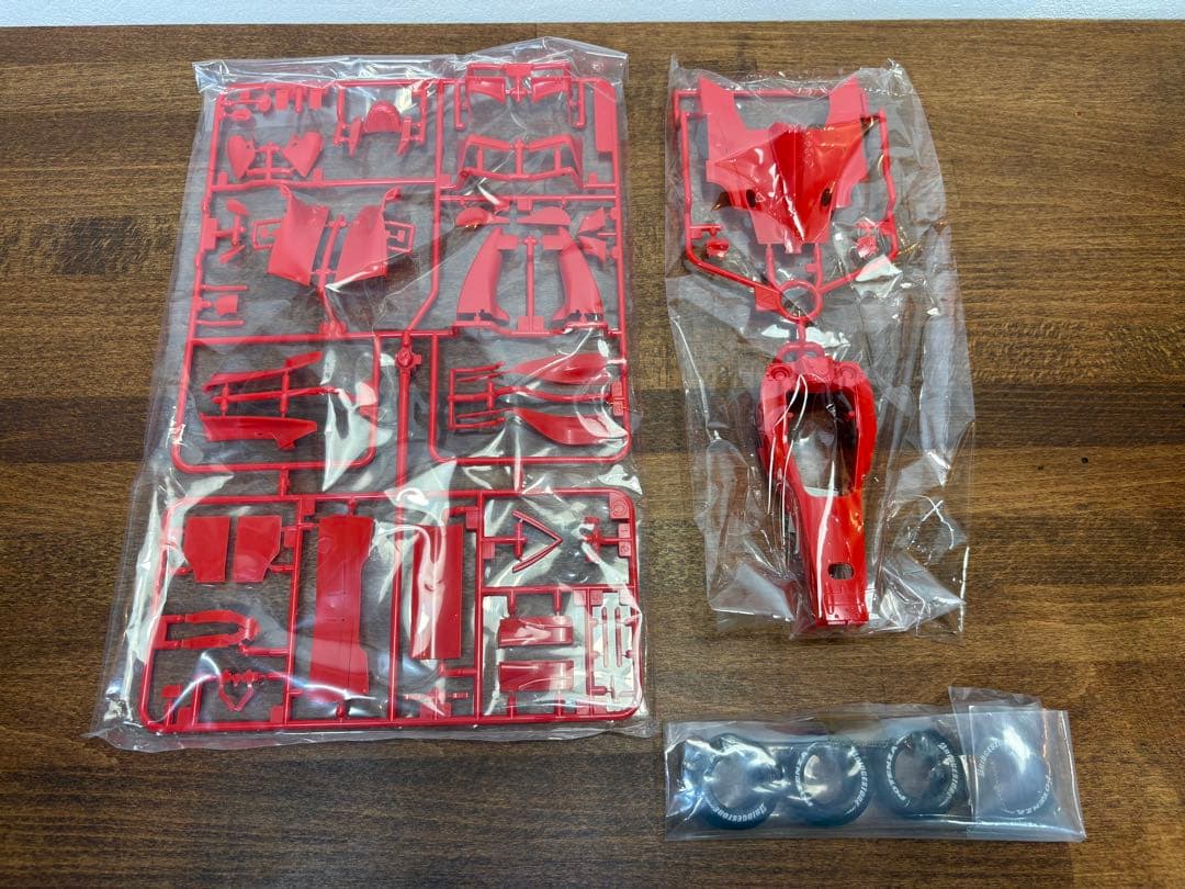 タミヤ 1/20 フェラーリ F2001 マルボロデカール、カーボンデカール付き