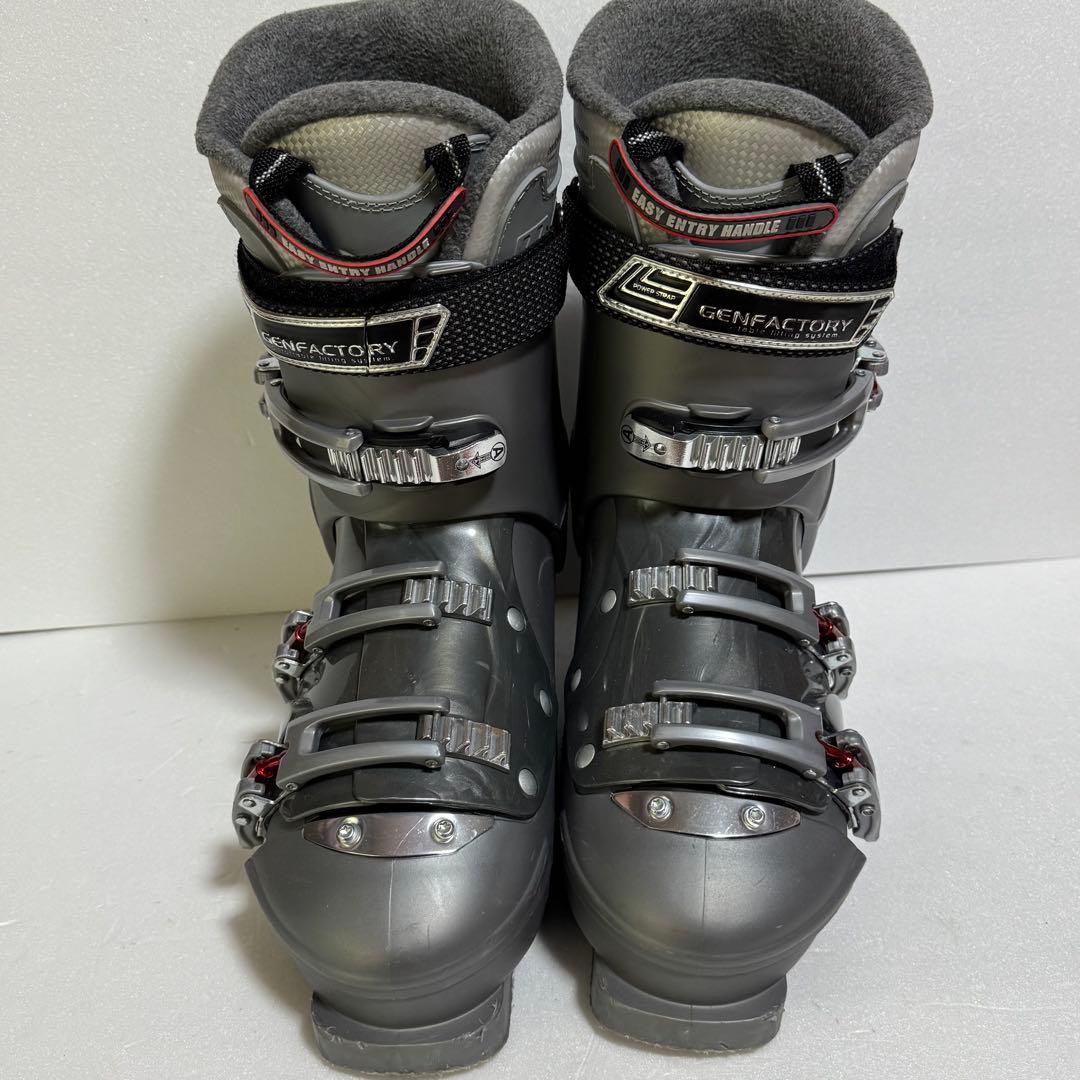 28ＣＭ　サイズ9 GenFactory スキーブーツ グレー　初心者