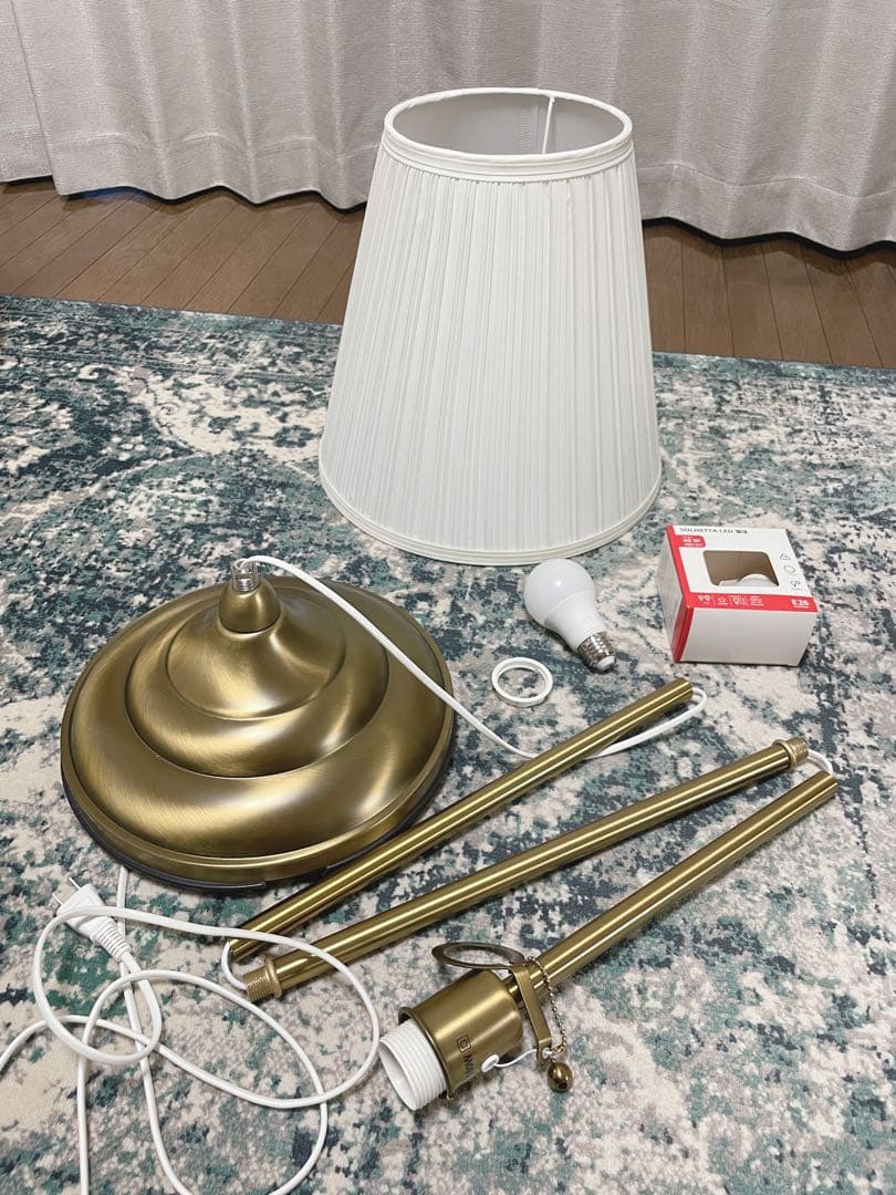 IKEA ÅRSTID オースティード 真ちゅう/ホワイト　電球セット