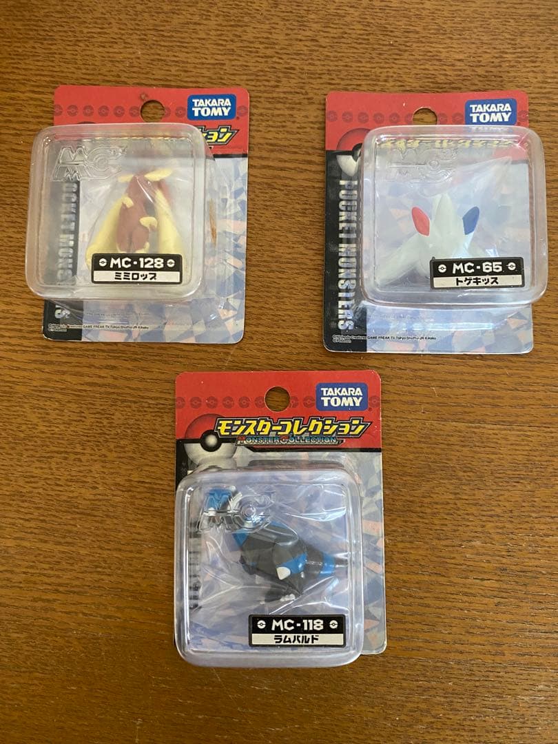 値下げ　TAKARA TOMY フィギュアリザードン トゲピー シルヴァディ