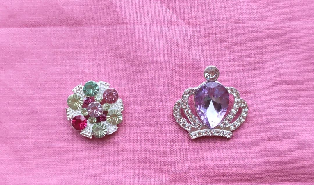 新宿伊勢丹　青山デカーボ　エンブレム缶　お城缶　鍵チャーム、マグネット付