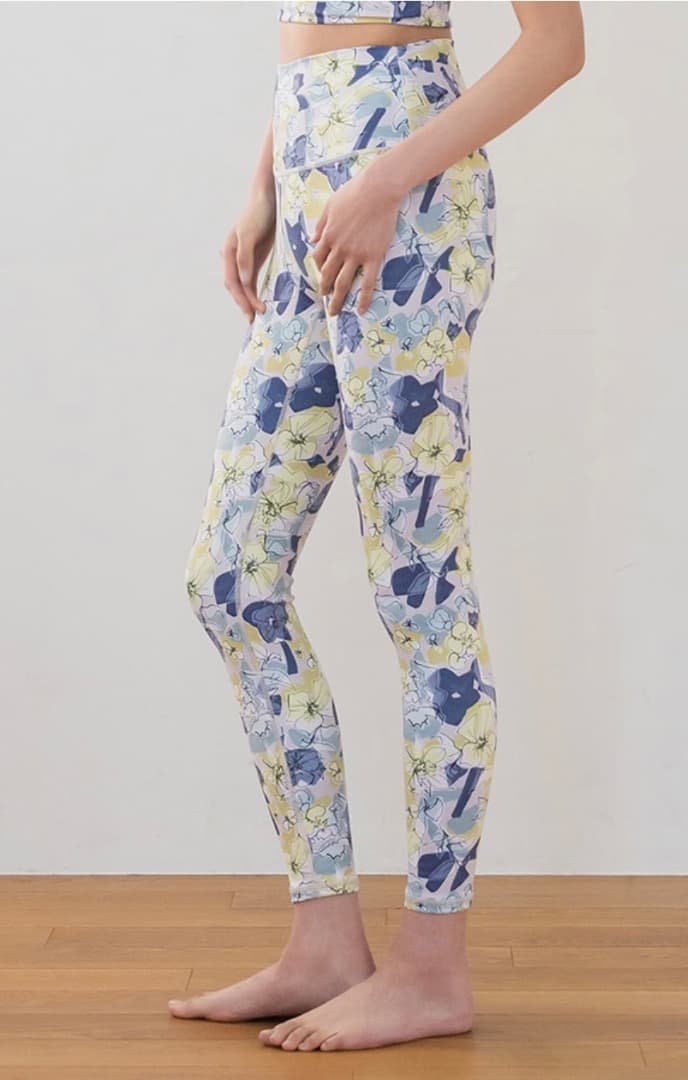 【美品】SUKALA 　ペイント風花柄　セットアップ　Mサイズ（SB）