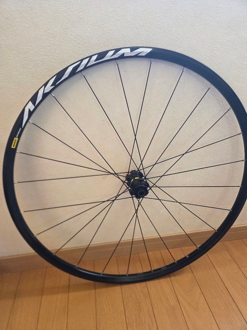 Mavic Aksium 700C disc クリンチャーホイール