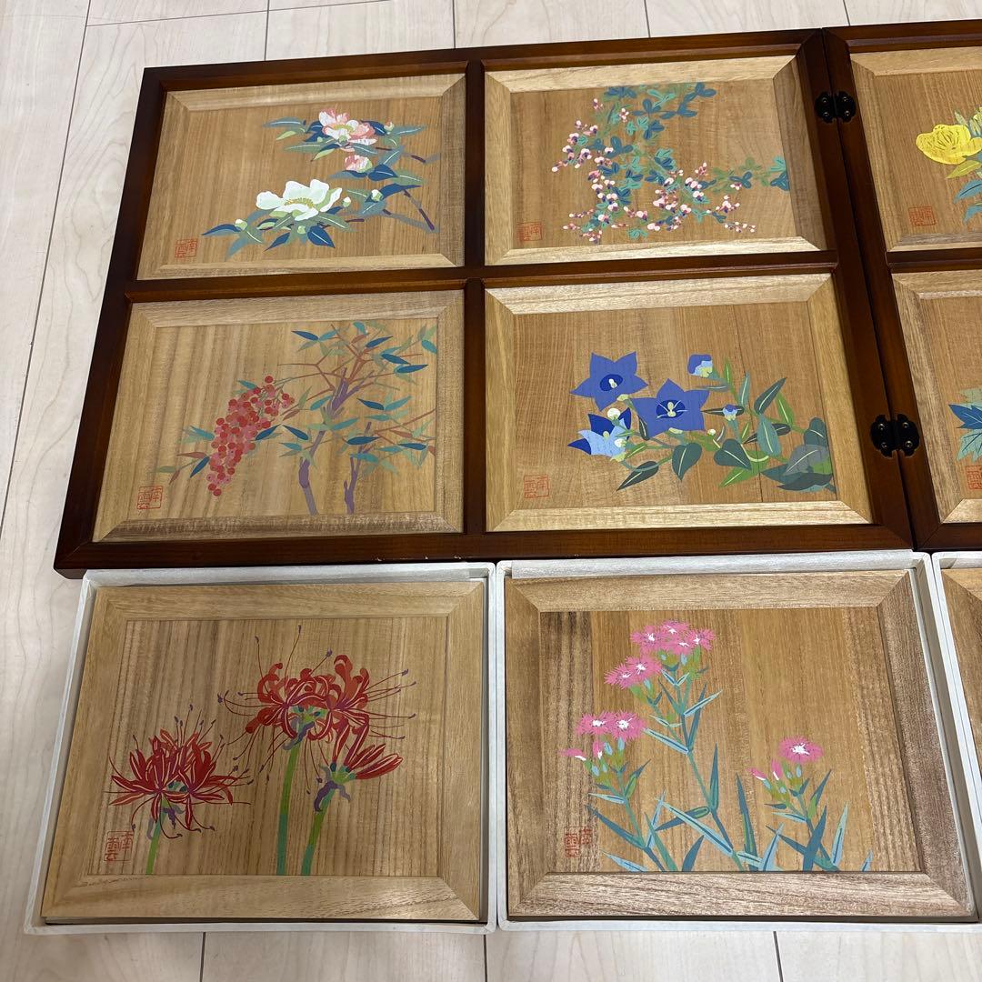 二枚折り屏風/桐板に12枚の草花