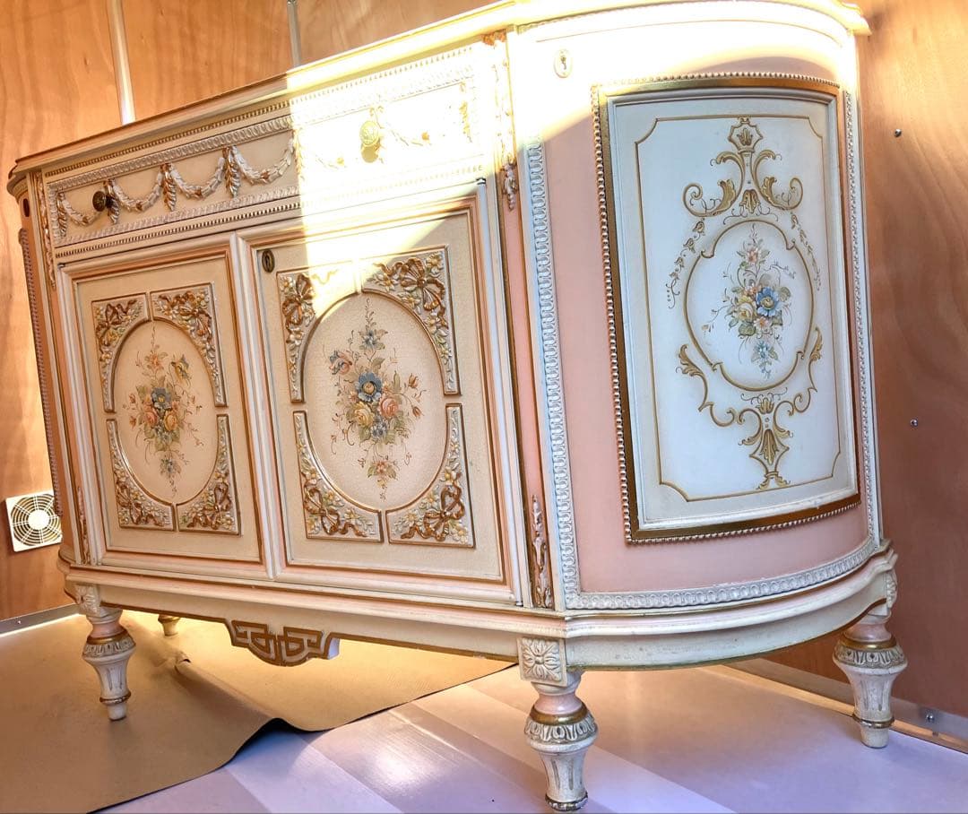 期間限定イタリア製　マリオ　コルチャゴ　サイドボード　中古　ロココ様式　希少