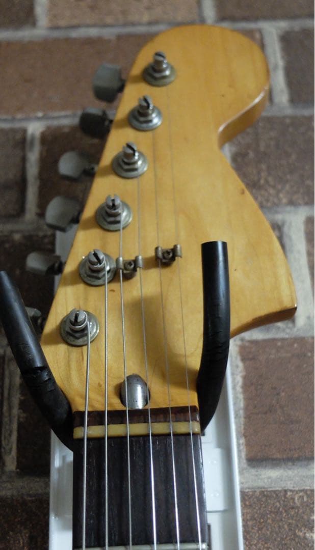 ノーブランド　ストラトタイプエレキギター