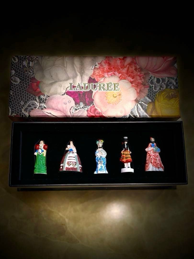 ❣️入手困難ラデュレ ラクロワコラボフェーヴガレットデロワ