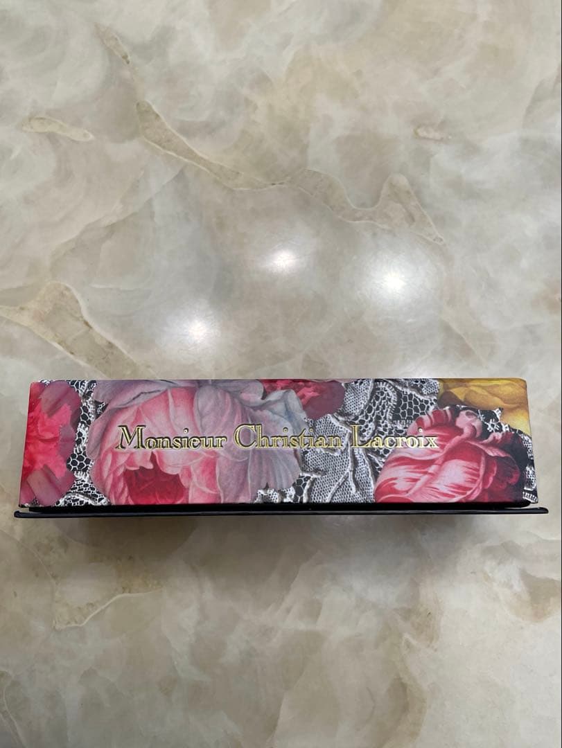 ❣️入手困難ラデュレ ラクロワコラボフェーヴガレットデロワ