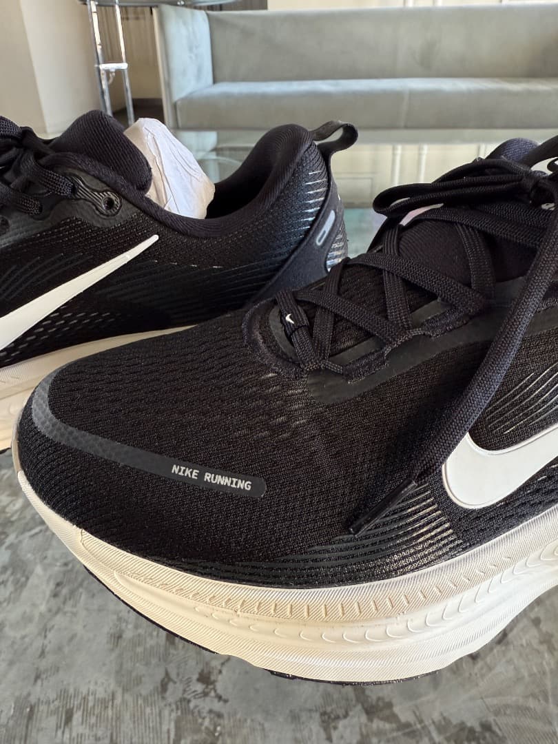 お買い得 1.6万購入2025年最新 NIKE Vomero ボメロ BLACK