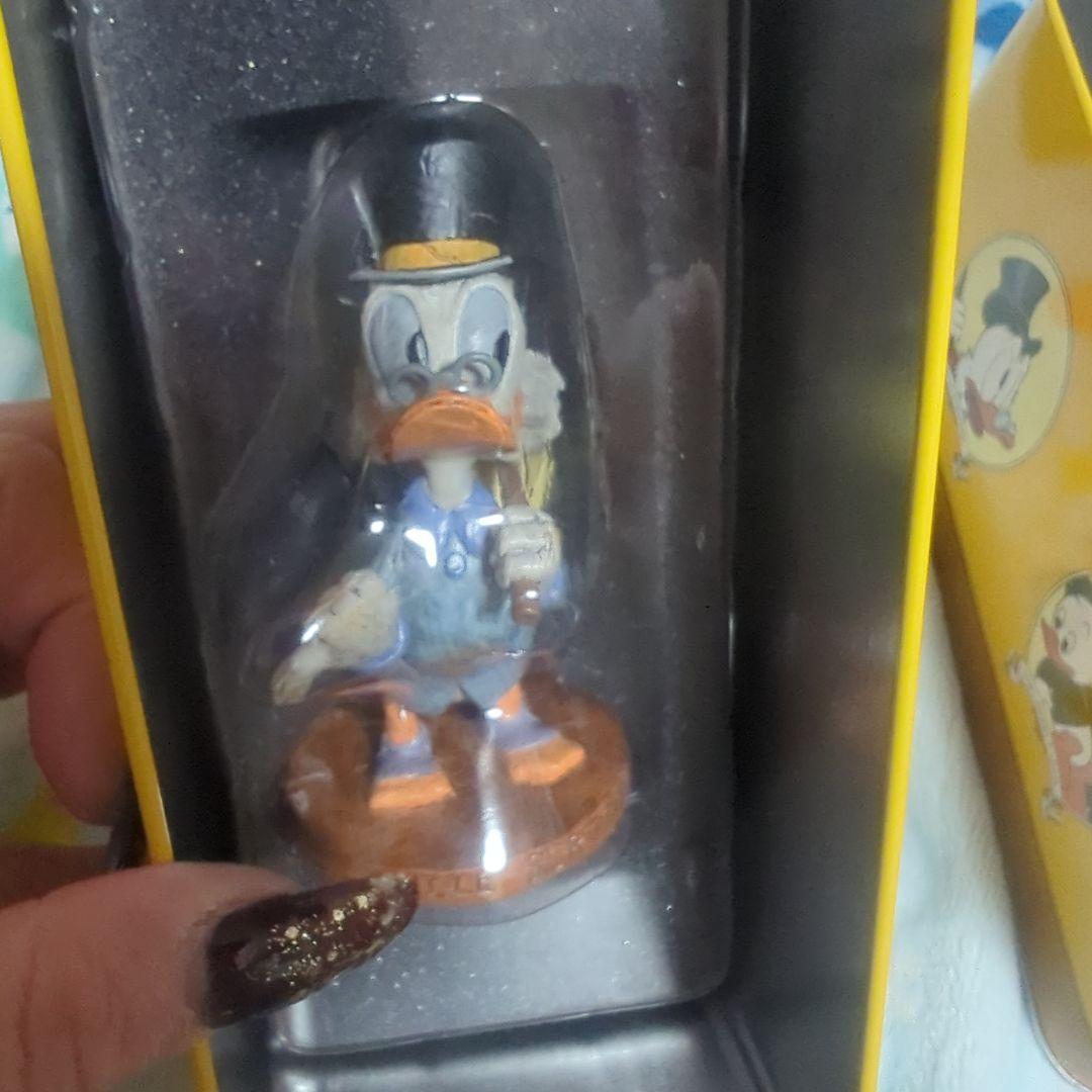スクルージ☆シリアルナンバー入り フィギュア 缶バッジ