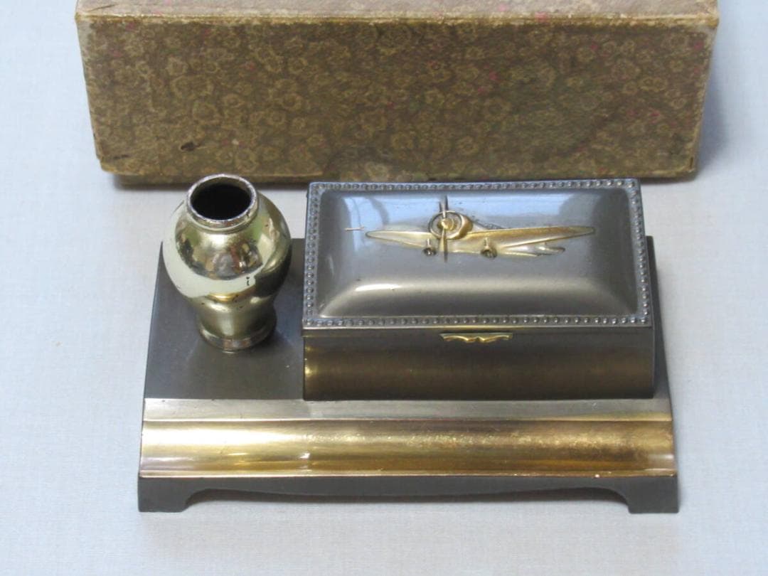 ◆極美品 昭和初期◆金属製 九六式艦上戦闘機が施された インク壺/インクスタンド