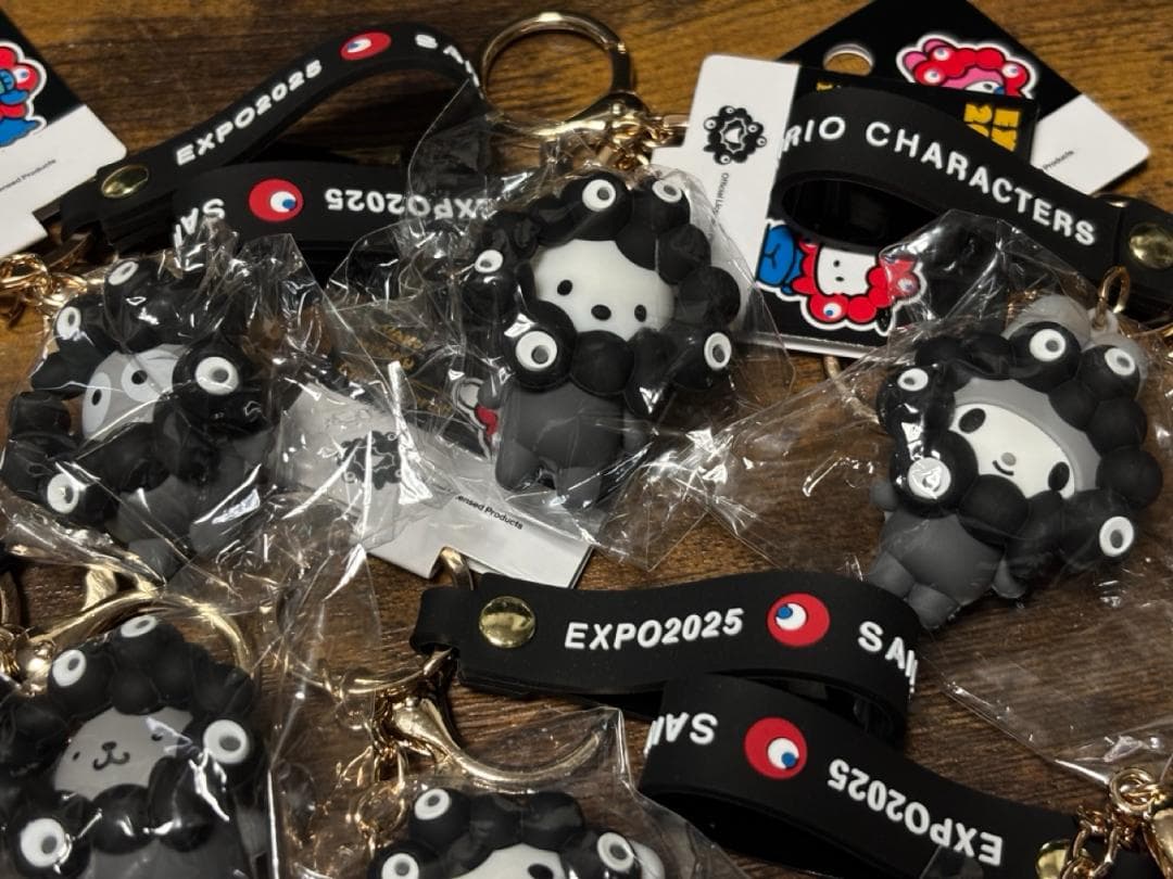 大阪関西万博　サンリオ　黒ミャクミャク　キーホルダー　全7種コンプリート