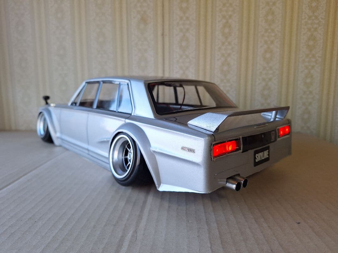 ハコスカ　4dr シャーシ付き