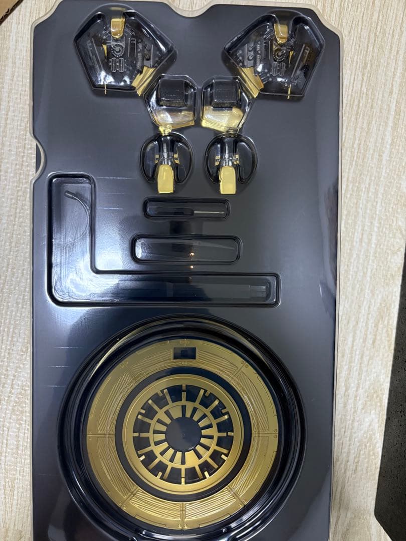 たにしんホットトイズ　アイアンマンマーク3 ゴールドカラー版