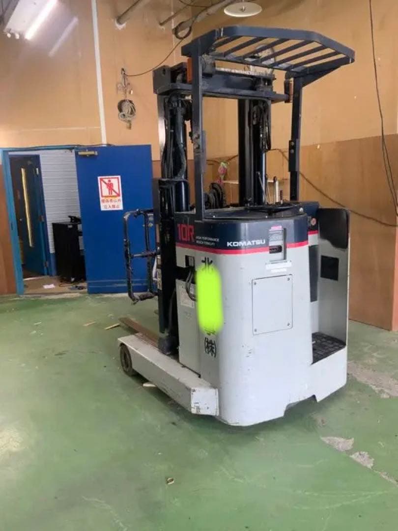 小松　バッテリーフォークリフト
