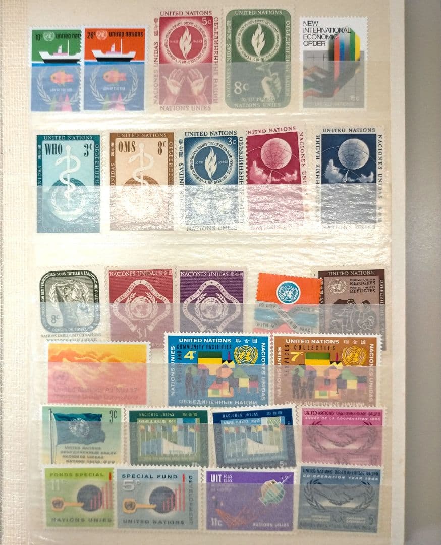 2253 外国切手 国連切手 大量まとめ16ぺ一ジ分全て未使用アルバム付き
