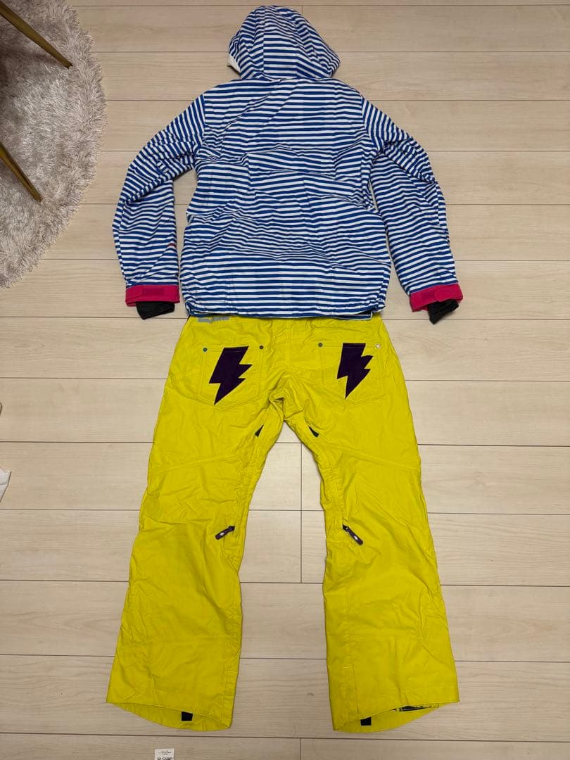 【新品・未使用】スノボ　スキー　ウェア　上下セット　　レディースM
