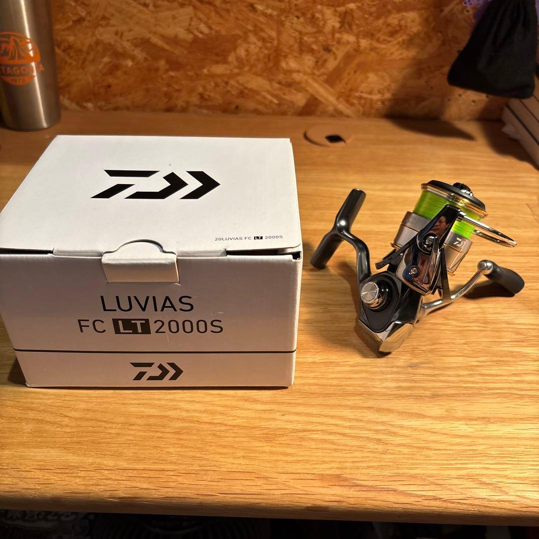 値下げ！DAIWA 20LUVIAS FC LT2000S スピニングリール