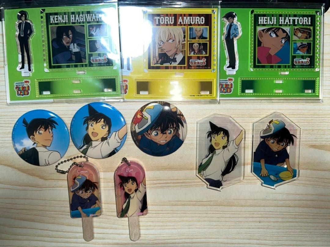 名探偵コナン 缶バッジ アクリルスタンド