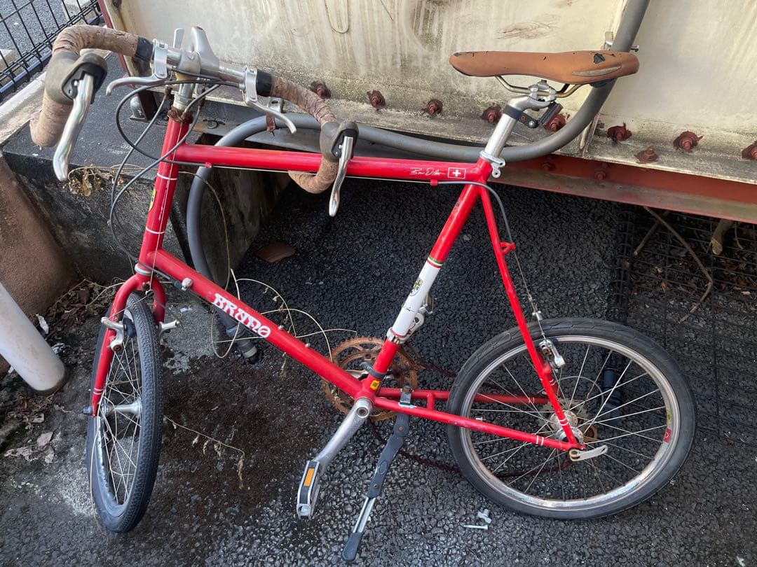 BRUNO 赤 ロードバイク スチールフレーム　パンクしてます