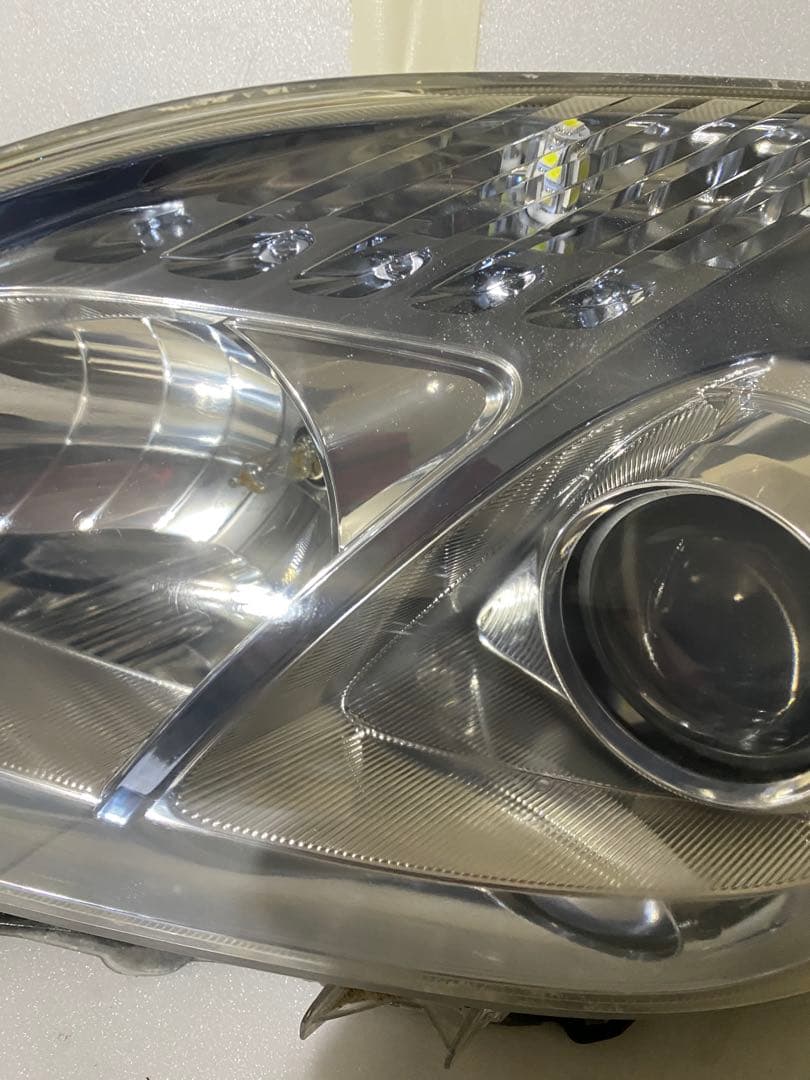 トヨタ プリウス 30系（ZVW30） 純正ヘッドライト 左右セット（ハロゲン）