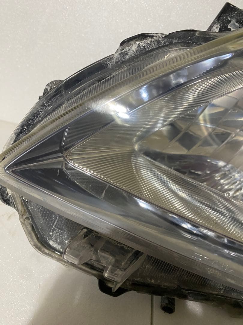 トヨタ プリウス 30系（ZVW30） 純正ヘッドライト 左右セット（ハロゲン）