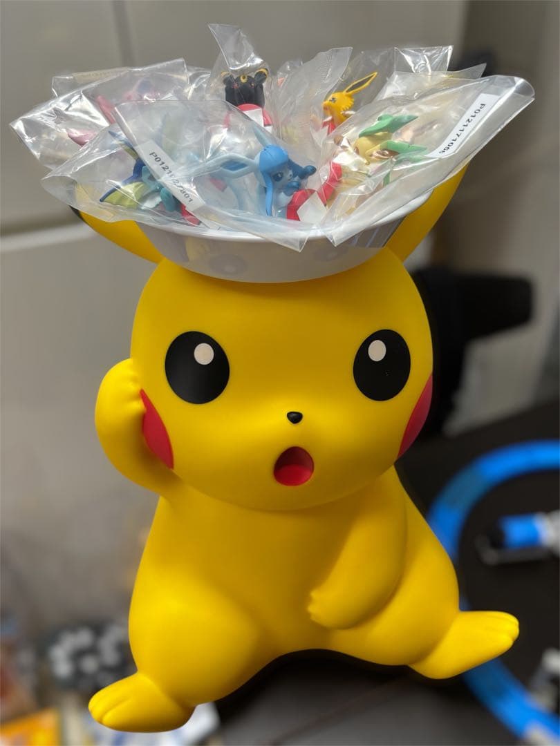 ピカチュウ　特大　ソフビフィギュア　ブイズ　進化形　街歩きちらりんフレンズ