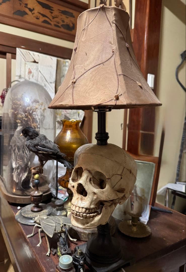 ドクロのテーブルランプ