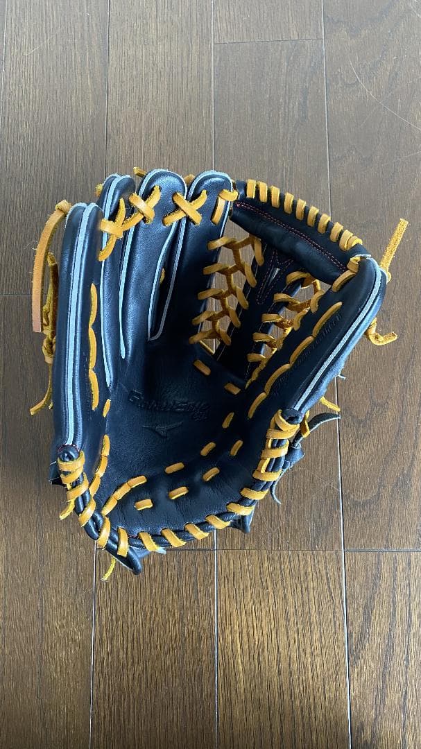 グローバルエリート　ゴールデンエイジ外野用（軟式）　左投げ