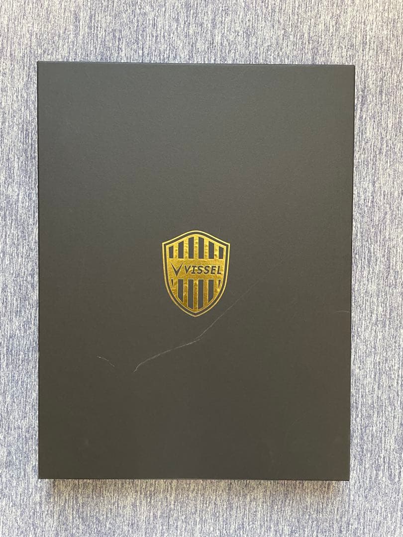 ヴィッセル神戸　イニエスタ　直筆サイン入りユニフォーム　23/24ホーム化粧箱付