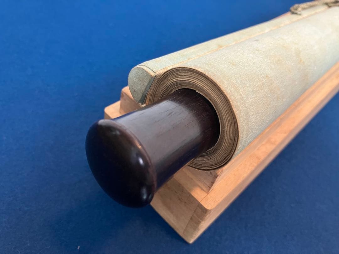 東郷平八郎【識：東郷吉太郎】絹本　掛軸　識箱（元帥 海軍大将）【外箱蓋無し】