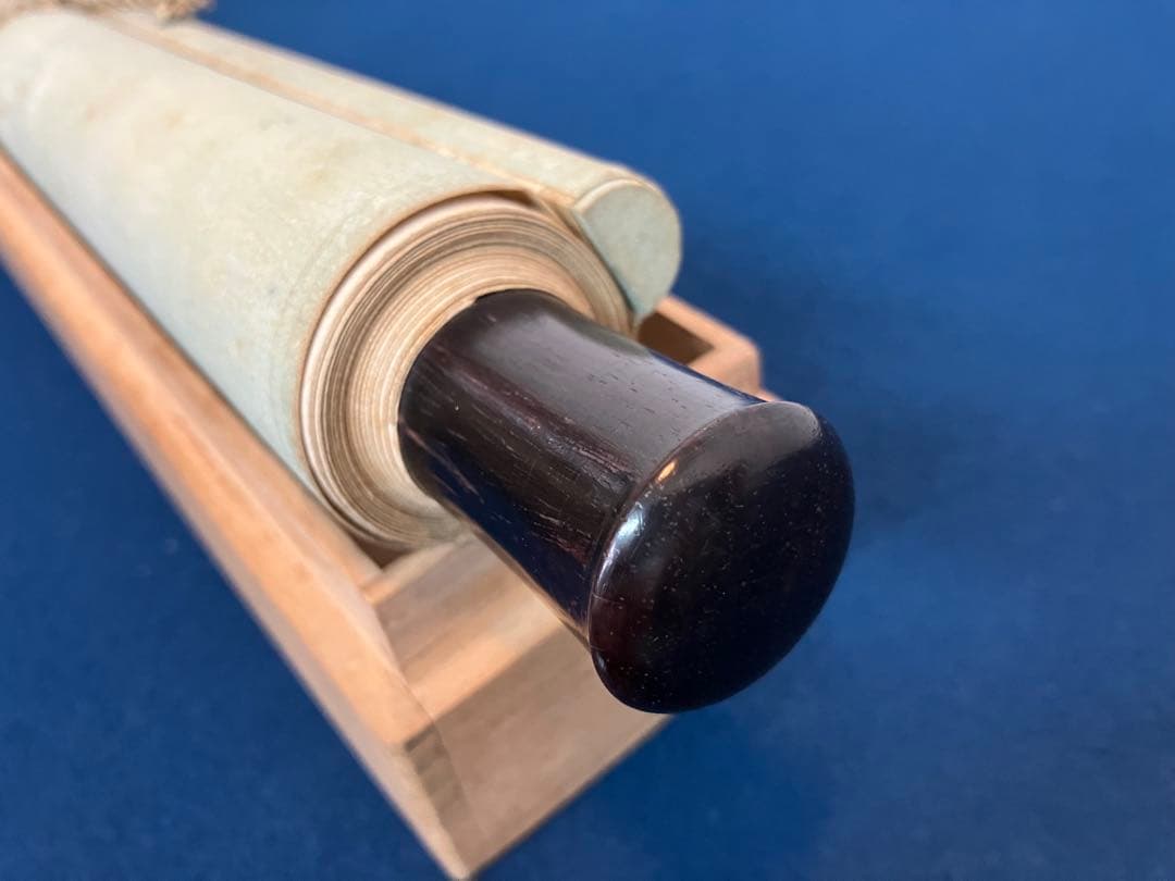 東郷平八郎【識：東郷吉太郎】絹本　掛軸　識箱（元帥 海軍大将）【外箱蓋無し】