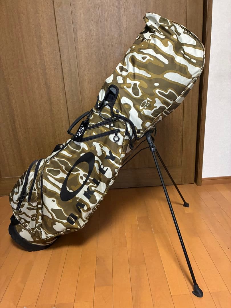 OAKLEY ゴルフ　軽量キャディバッグ　スタンド式　カモフラ　迷彩　人気色