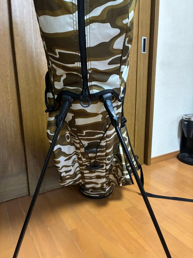 OAKLEY ゴルフ　軽量キャディバッグ　スタンド式　カモフラ　迷彩　人気色