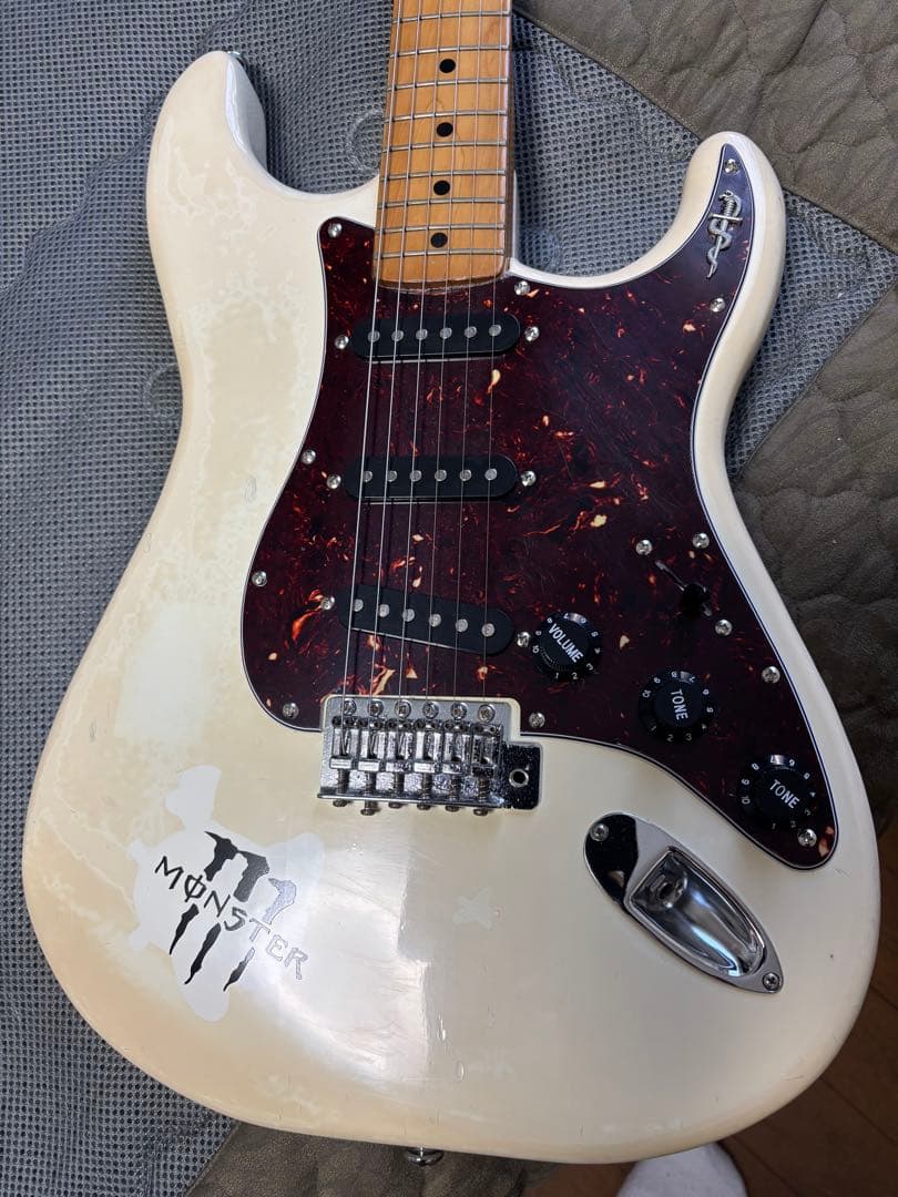 エレキ　ストラスト