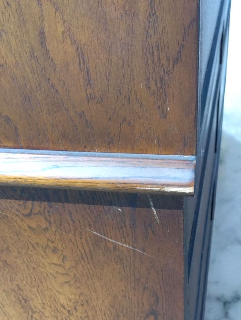 北川知加子　クラシカルアンティーク調　食器棚　カップボード