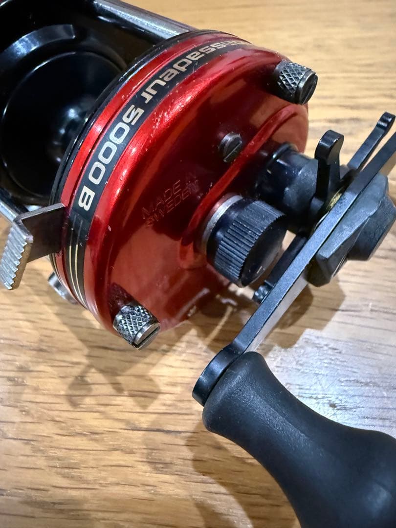 アブガルシア Ambassadeur 5000B ベイトリール（レッド）