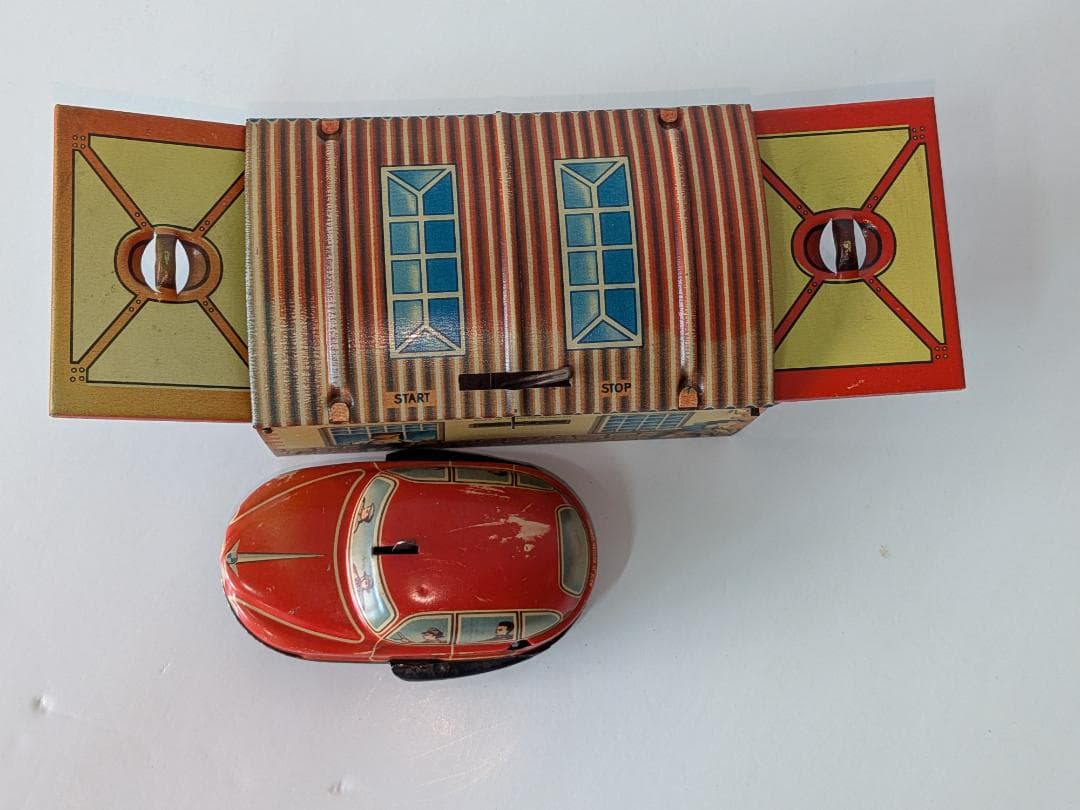 値下げ！ブリキのおもちゃ ミステリーカー 赤色 箱付き　レア物