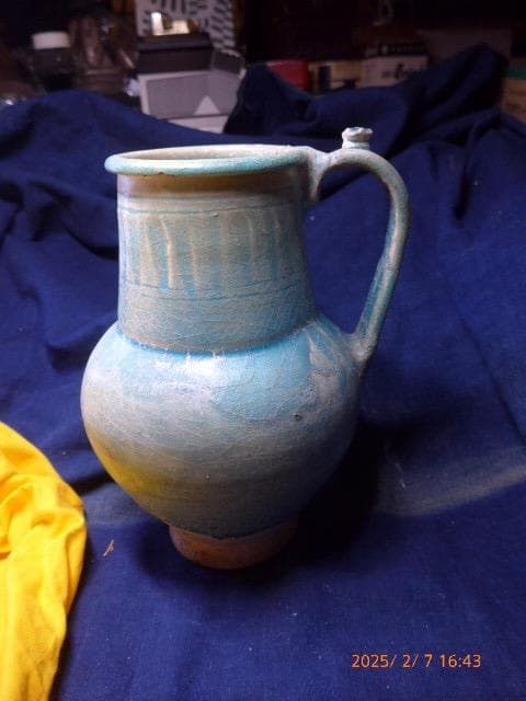 古いものです。ペルシャ 青釉手付壺 形と色の良い壺です