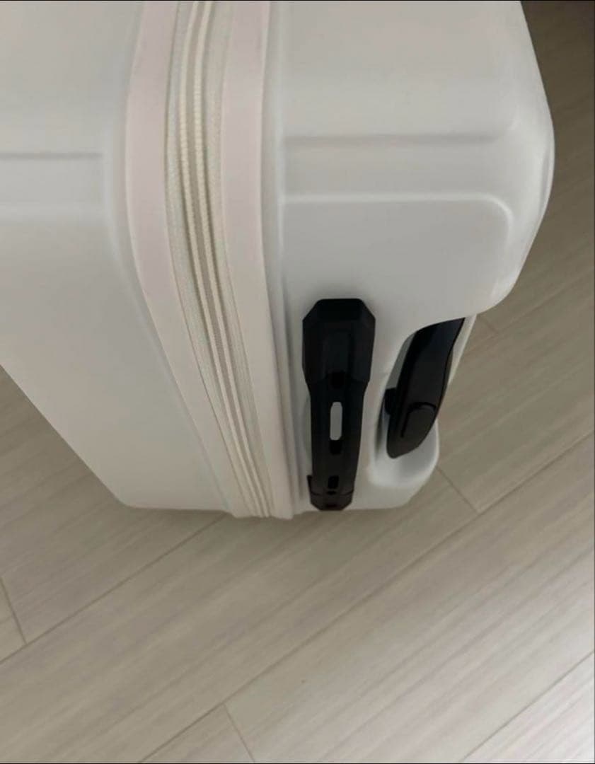 軽量機内持ち込みスーツケース白　TSロック