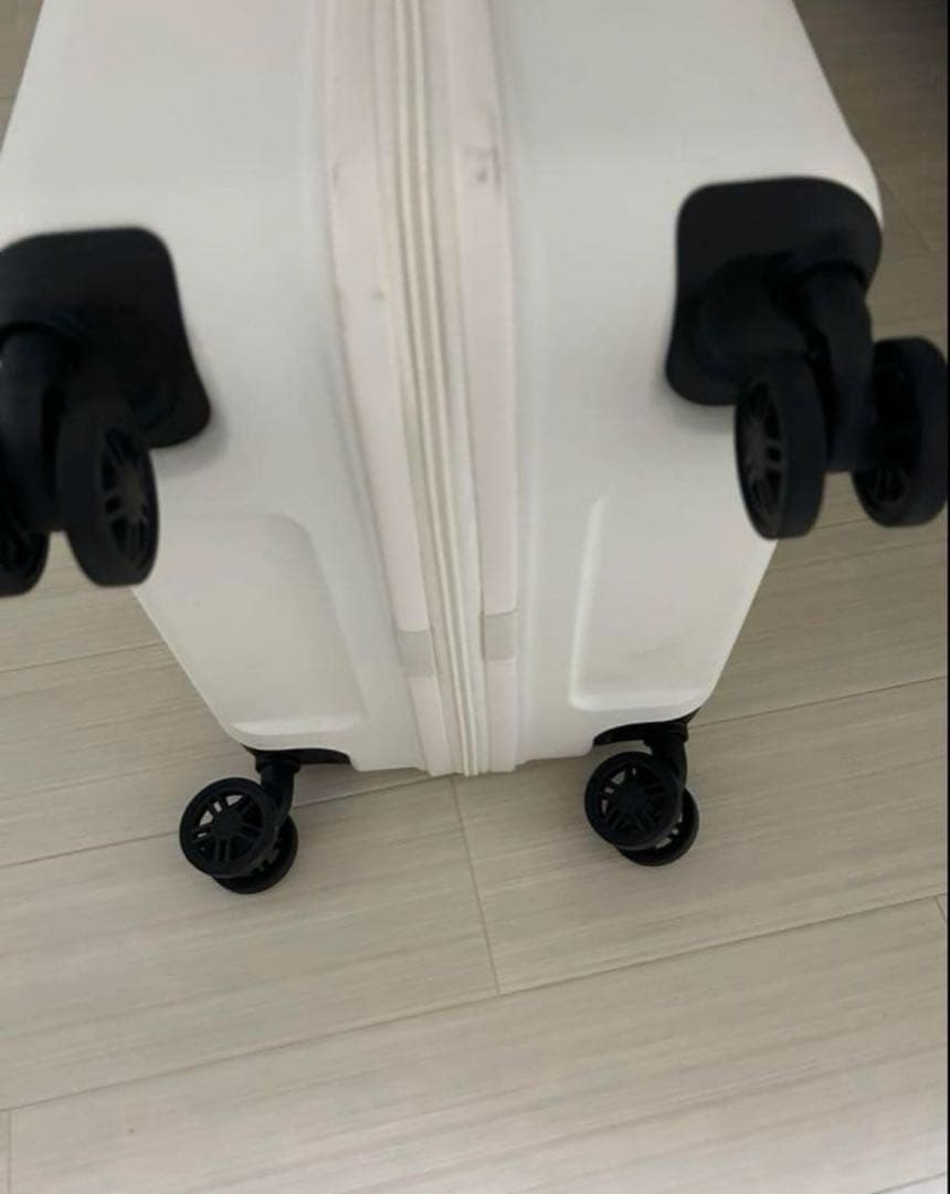 軽量機内持ち込みスーツケース白　TSロック