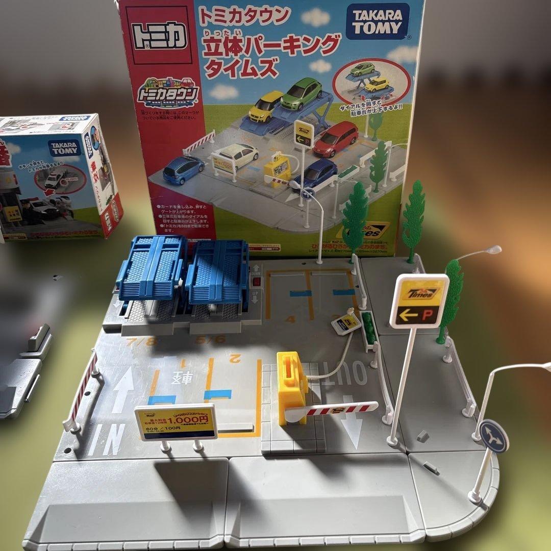 トミカタウン　交番と立体パーキング
